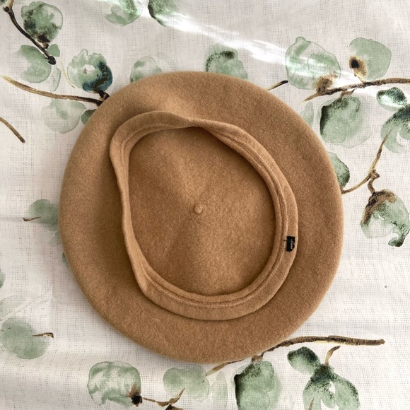 Tan Brown Baret - Picture 2 of 2
